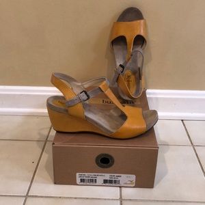 Bussola wedge sandal. Brand new! Never worn!
